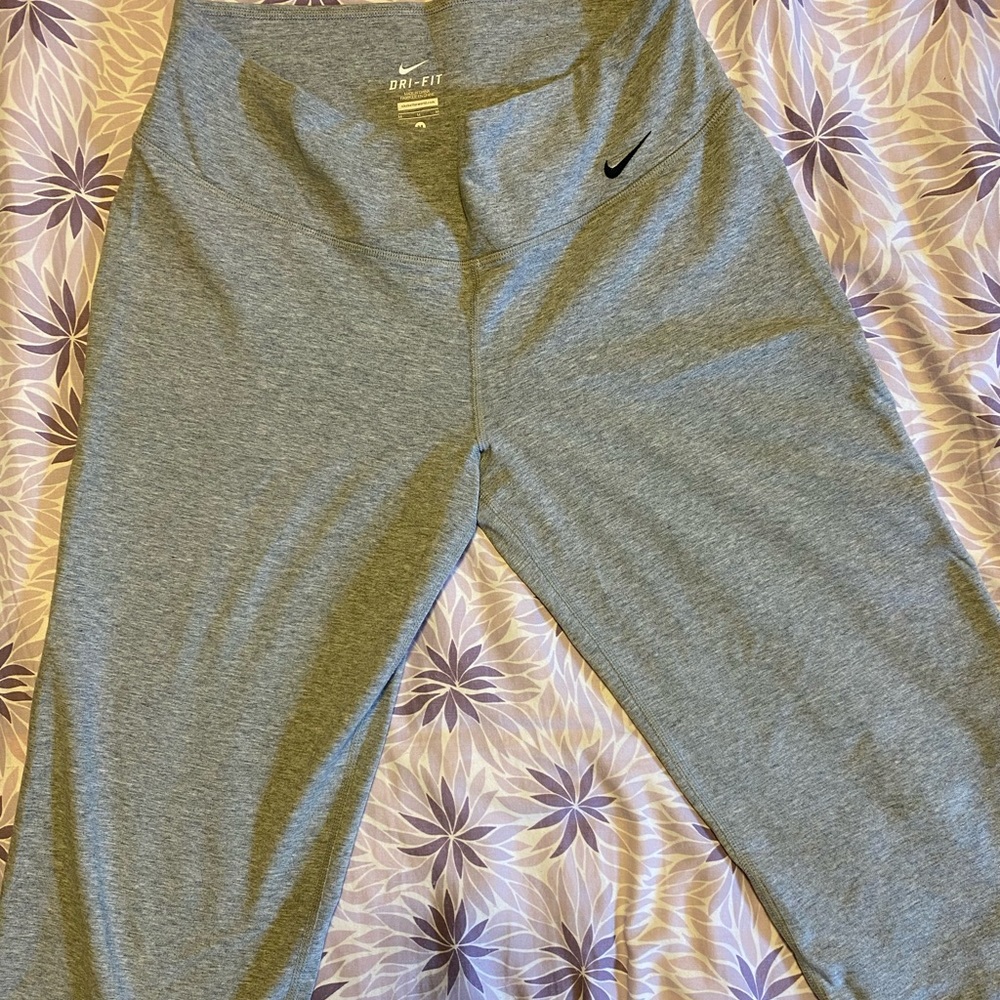 Nike Wide Leg Pants. Grey. Capri length. Medium.